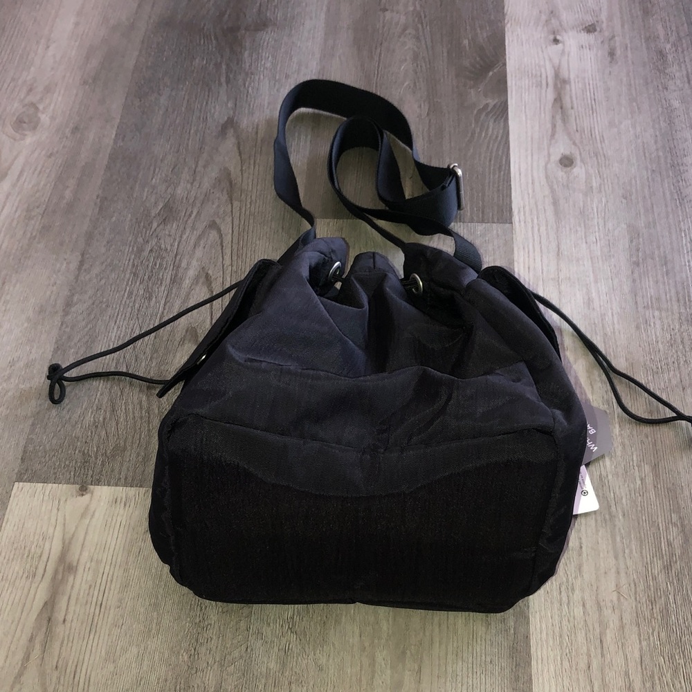 baggallini Modern Everywhere Nylon Black Drawstring Crossbody Bucket Bag NWT - Picture 9 of 16